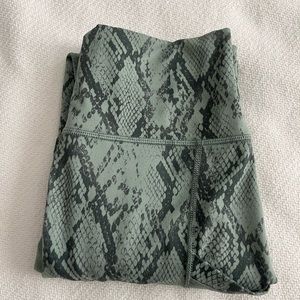 Fabletics leggings size small (green snake pattern)